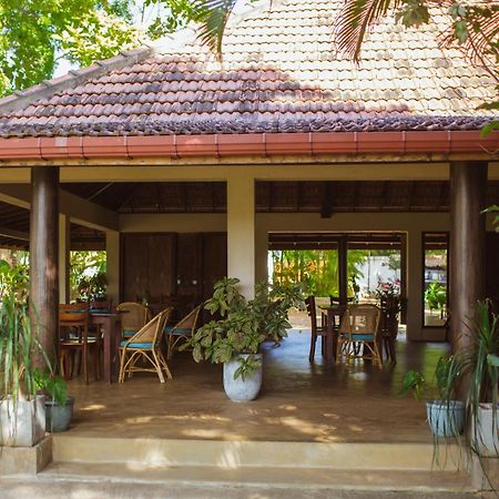 Hotel Omia Tangalle Esterno foto
