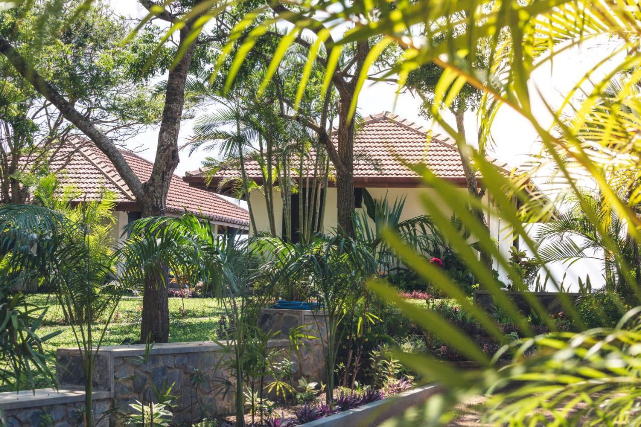Hotel Omia Tangalle Esterno foto