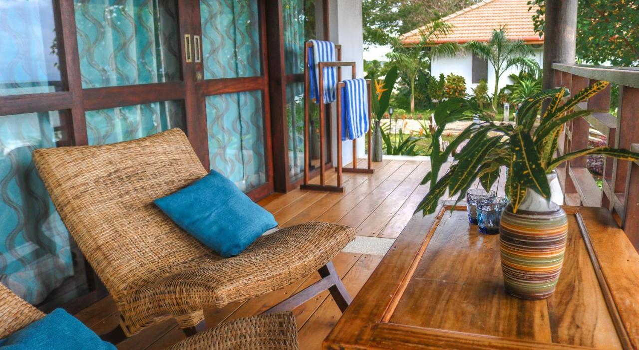 Hotel Omia Tangalle Esterno foto